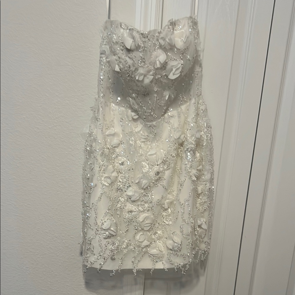 Elegant White Floral Strapless Dress
